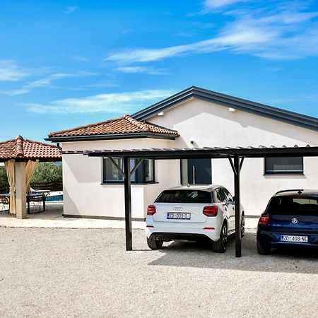 Wonderful Holiday House Bruno With Heated Pool Zadar Extérieur photo