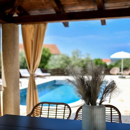Wonderful Holiday House Bruno With Heated Pool Zadar Extérieur photo