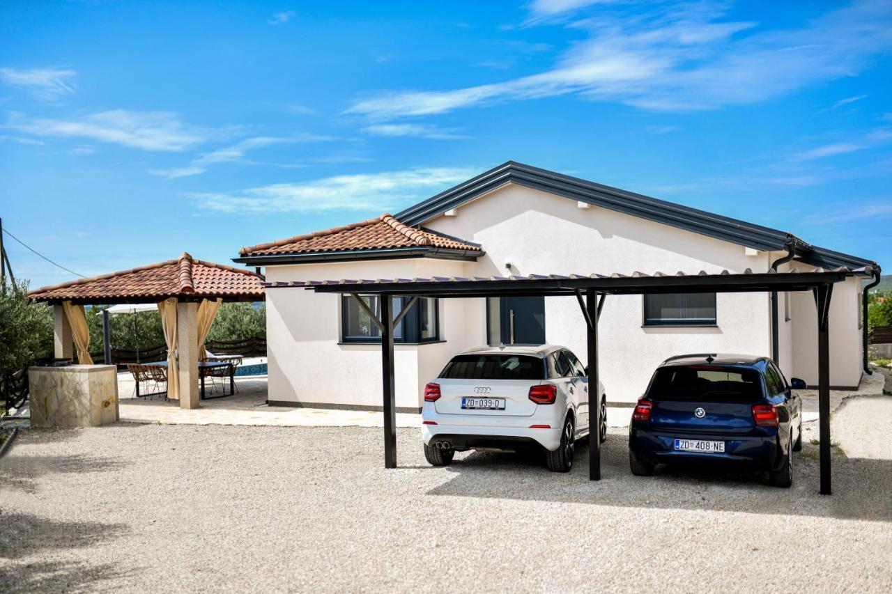 Wonderful Holiday House Bruno With Heated Pool Zadar Extérieur photo