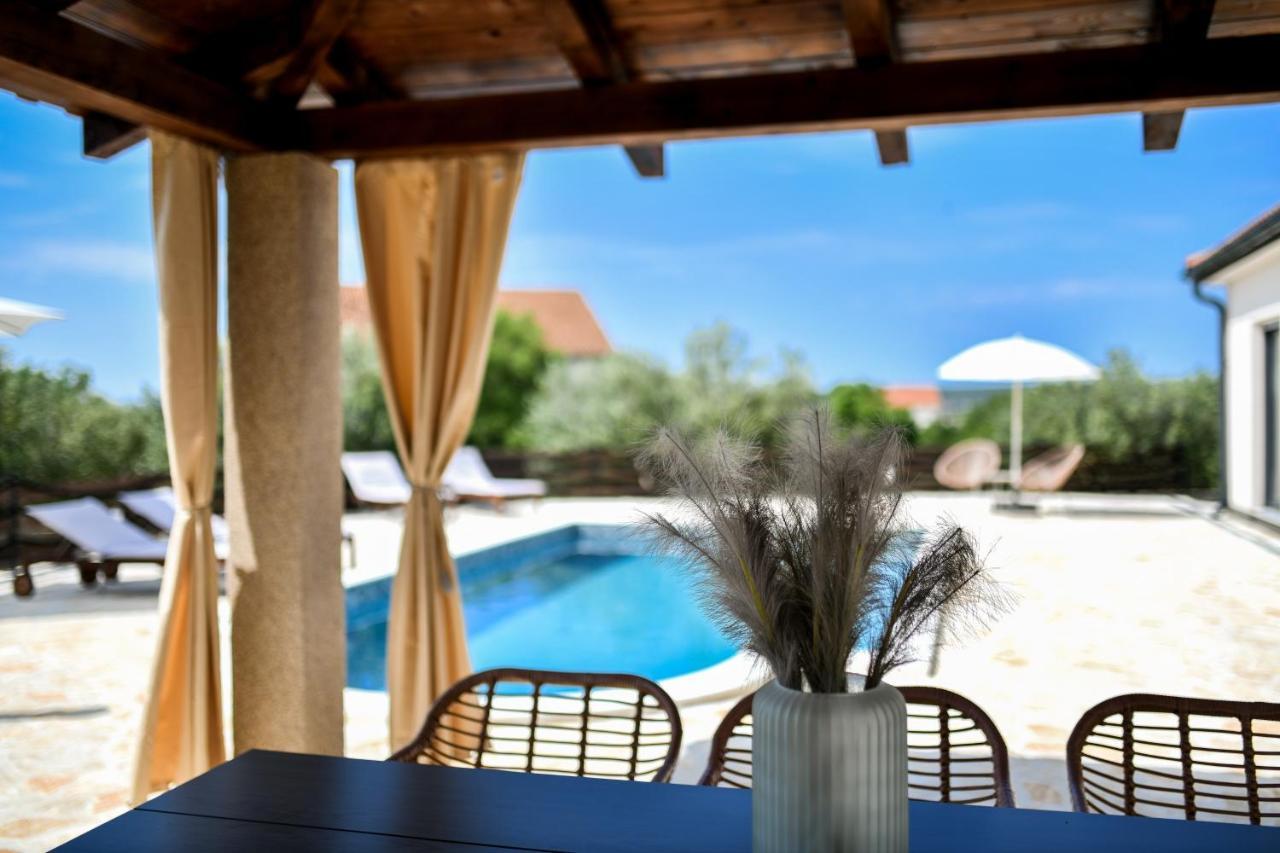 Wonderful Holiday House Bruno With Heated Pool Zadar Extérieur photo