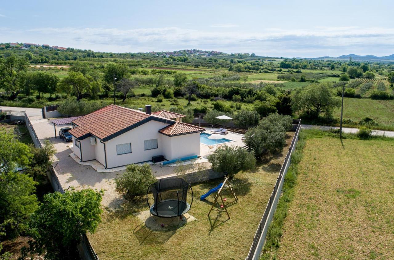 Wonderful Holiday House Bruno With Heated Pool Zadar Extérieur photo